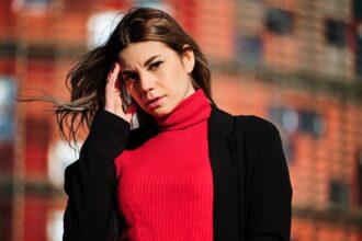 Woman looking with serious face to the camera.