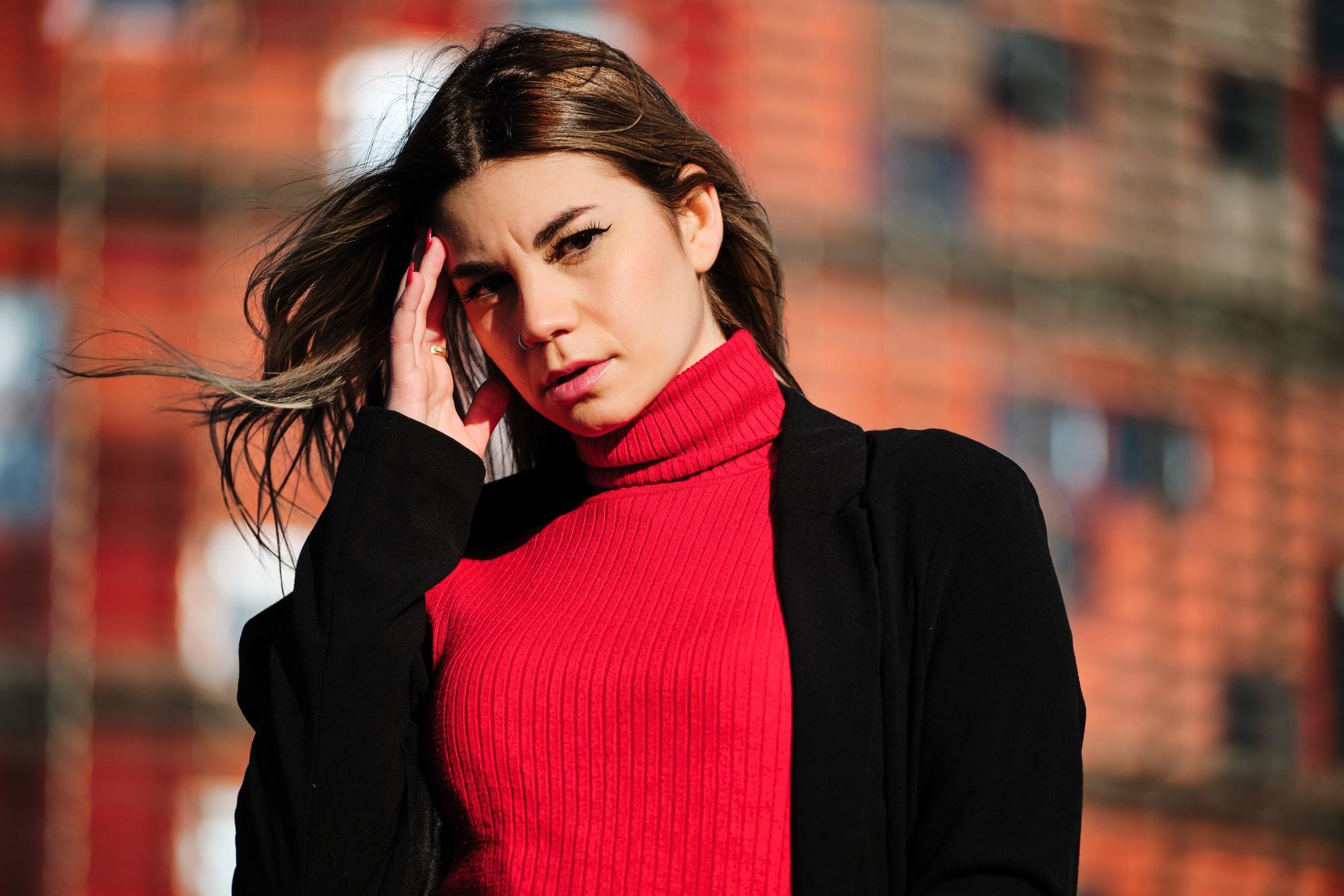 Woman looking with serious face to the camera.